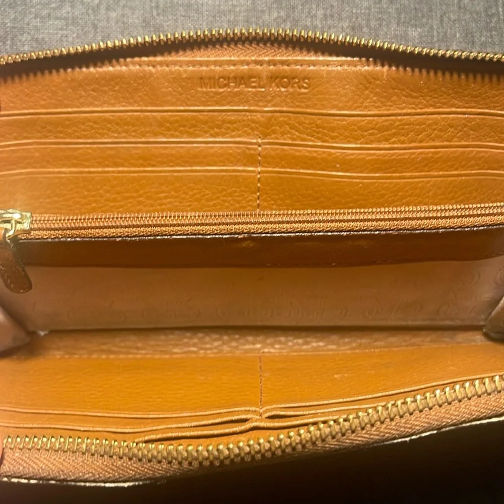 Michael Kors Leather Wallet! - Picture 4 of 4